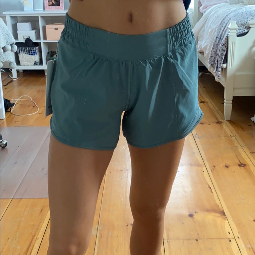 Lululemon Hotty Hot LR Short 4”